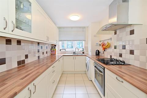 Flat 2, 13 Pepper Street, London, E14 9RB