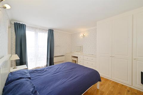 Flat 2, 13 Pepper Street, London, E14 9RB