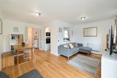1 Falcon Way, London, E14 9UP