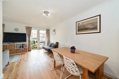 1 Falcon Way, London, E14 9UP