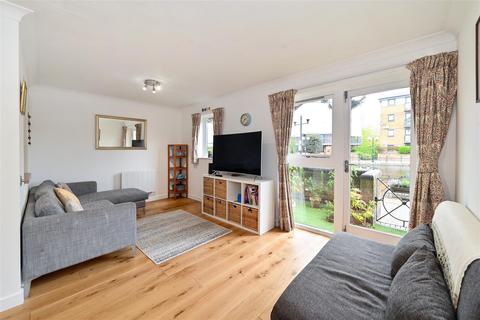 1 Falcon Way, London, E14 9UP