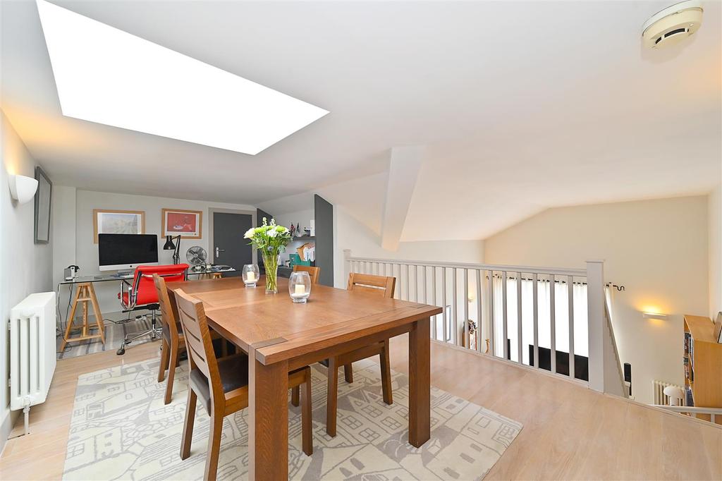 Oriana House, Limehouse, E14 2 bed apartment £750,000