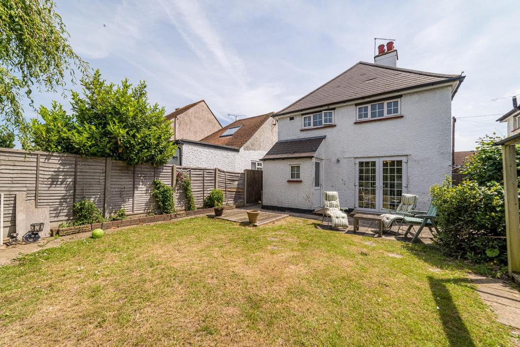 Pier Avenue, Herne Bay 3 bed detached house £360,000