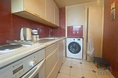Flat 31, Gainsborough House Ayley Croft, Enfield, EN1 1XY
