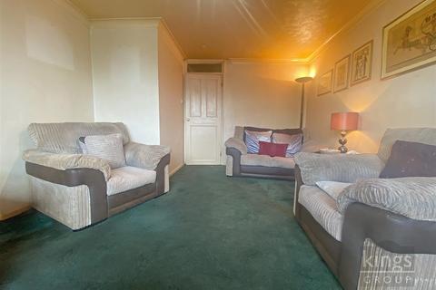 Flat 31, Gainsborough House Ayley Croft, Enfield, EN1 1XY