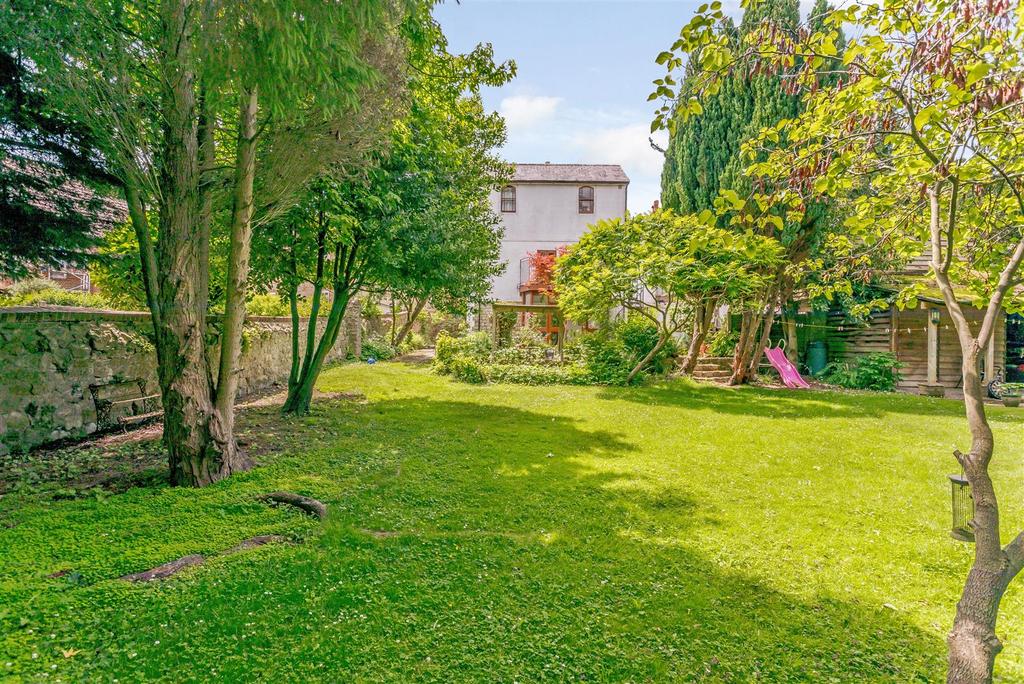Stunning Rear Garden Backing Onto The Loose Stream