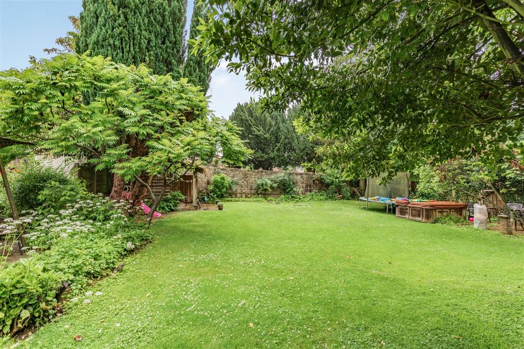 Stunning Rear Garden Backing Onto The Loose Stream