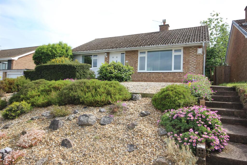 Armstrong Avenue, Exeter 2 bed detached bungalow £1,400 pcm (£323 pw)