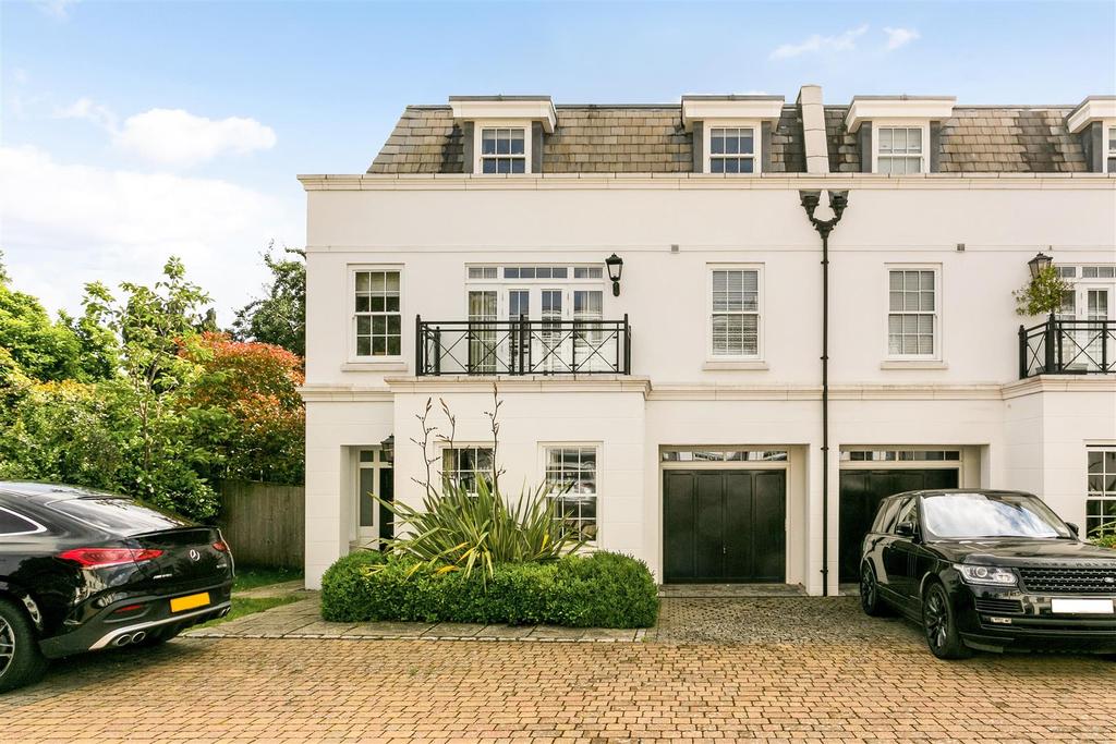 Sovereign Mews, Ascot 5 bed semidetached house £1,350,000