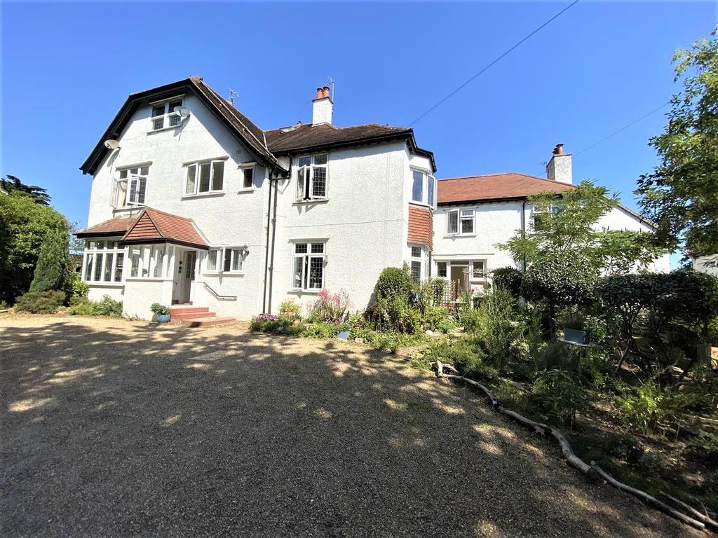 Whitehill Avenue, BexhillOnSea 2 bed flat £230,000