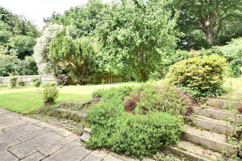 Barnfield Close, Hastings 5 bed detached house £585,000