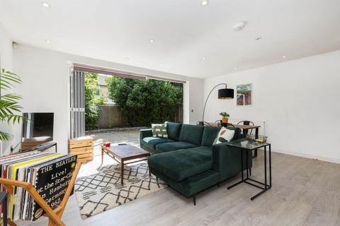 3 bedroom apartment to rent, N15