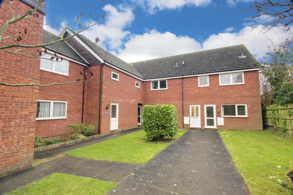 The Orchards, Longfield Road, Tring 2 bed apartment £825 pcm (£190 pw)