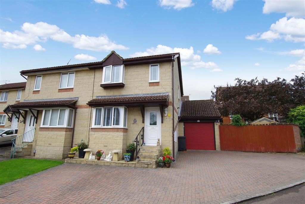 Clover Park Woodhall Park Swindon 3 Bed Semi Detached House £275 000