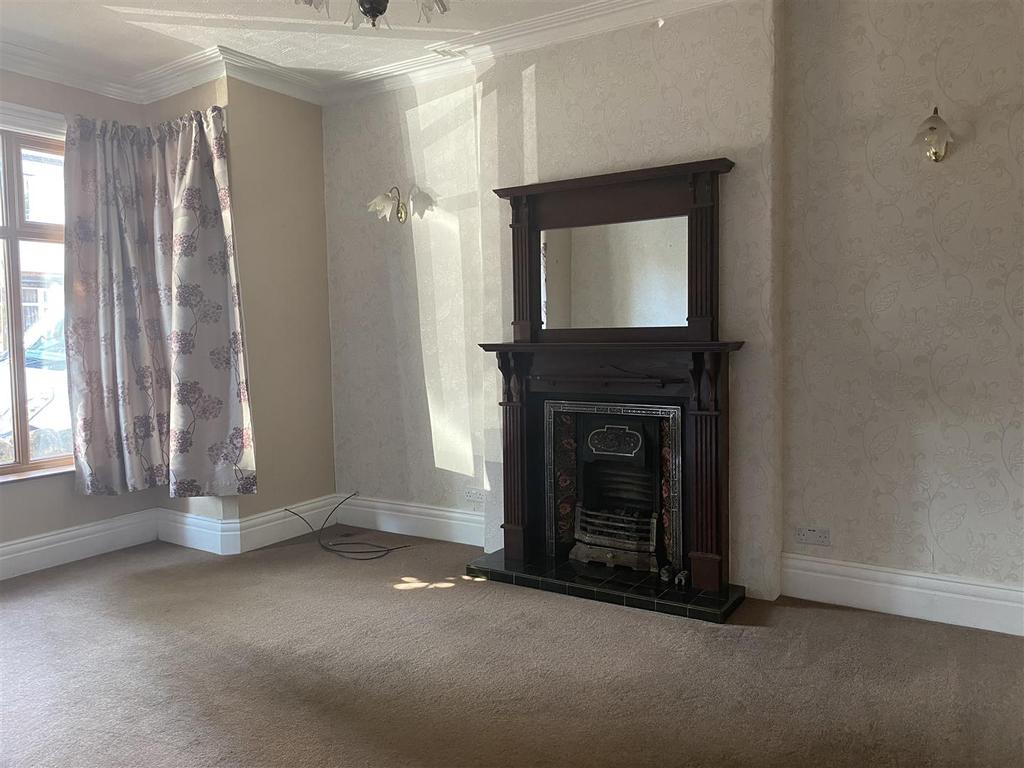 Catherine Avenue, Ilkeston 3 bed semidetached house £925 pcm (£213 pw)