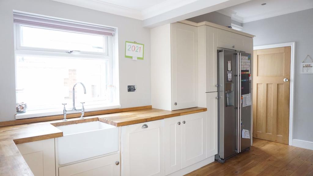 27 School Lane, Kirk Ella, HU10 7NP 4 bed semidetached house £1,200