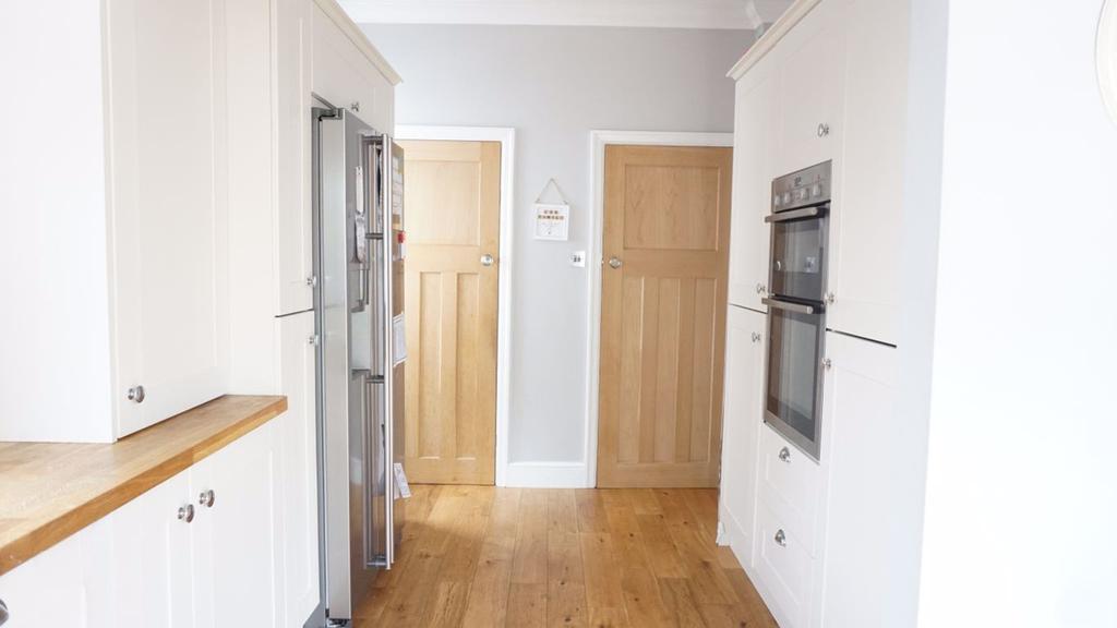 27 School Lane, Kirk Ella, HU10 7NP 4 bed semidetached house £1,200