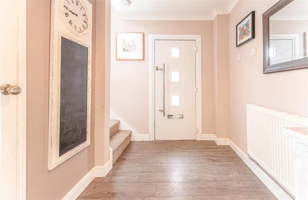 Oakfield Road, Alrewas, BurtonOnTrent 3 bed semidetached house £250,000