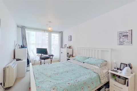 1 bedroom flat to rent, Centre Square Wandsworth