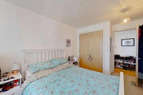 1 bedroom flat to rent, Centre Square Wandsworth