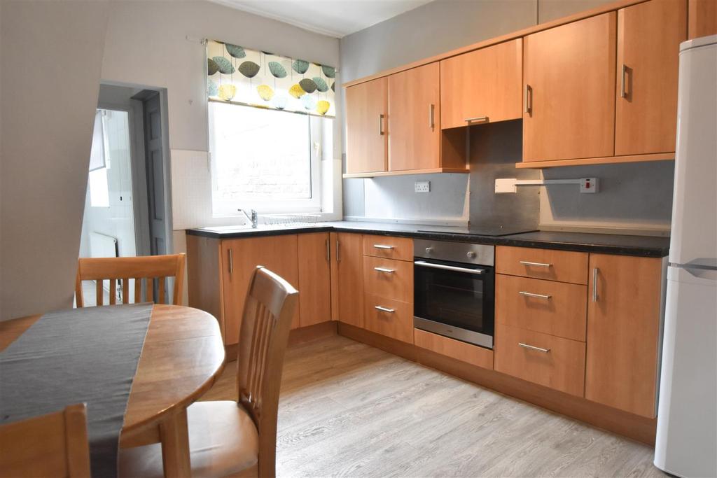 Kitchener Street, York 2 bed terraced house £775 pcm (£179 pw)