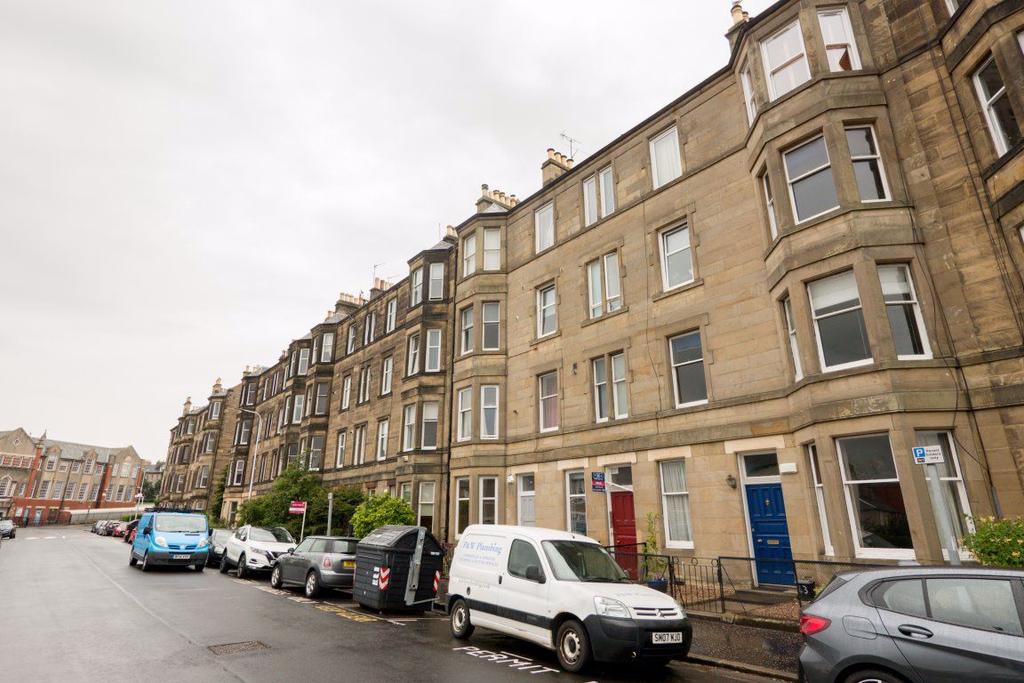 BELLEVUE ROAD, EDINBURGH, EH7 4DL 1 bed flat £1,050 pcm (£242 pw)
