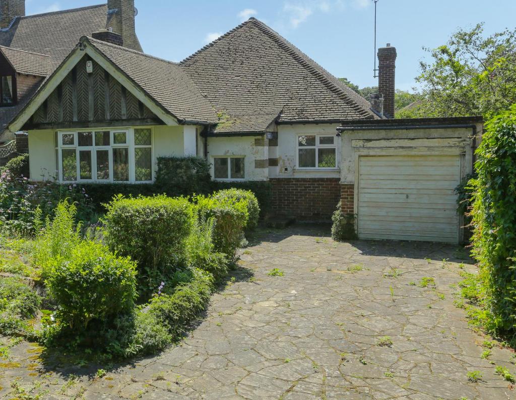 Holly Lane, Cliftonville 4 bed detached bungalow £565,000