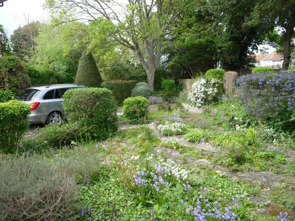 Holly Lane, Cliftonville 4 bed detached bungalow £565,000