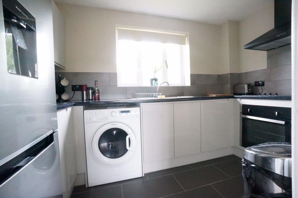 Warren Heath, Ipswich 2 bed flat £725 pcm (£167 pw)