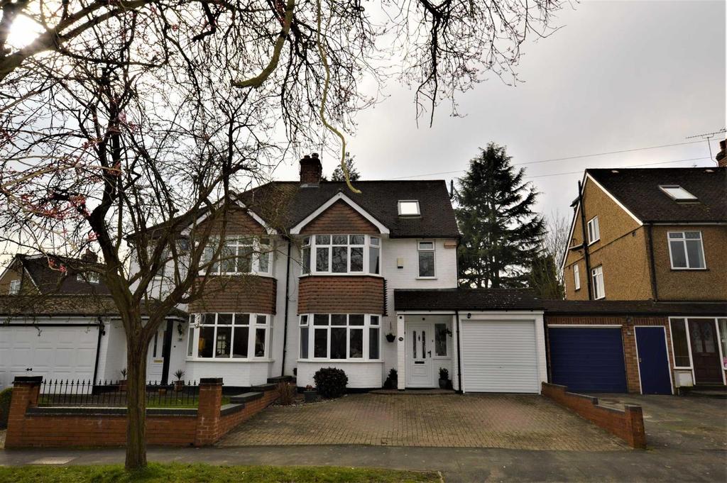 Winton Crescent, Croxley Green 4 bed semidetached house £799,950