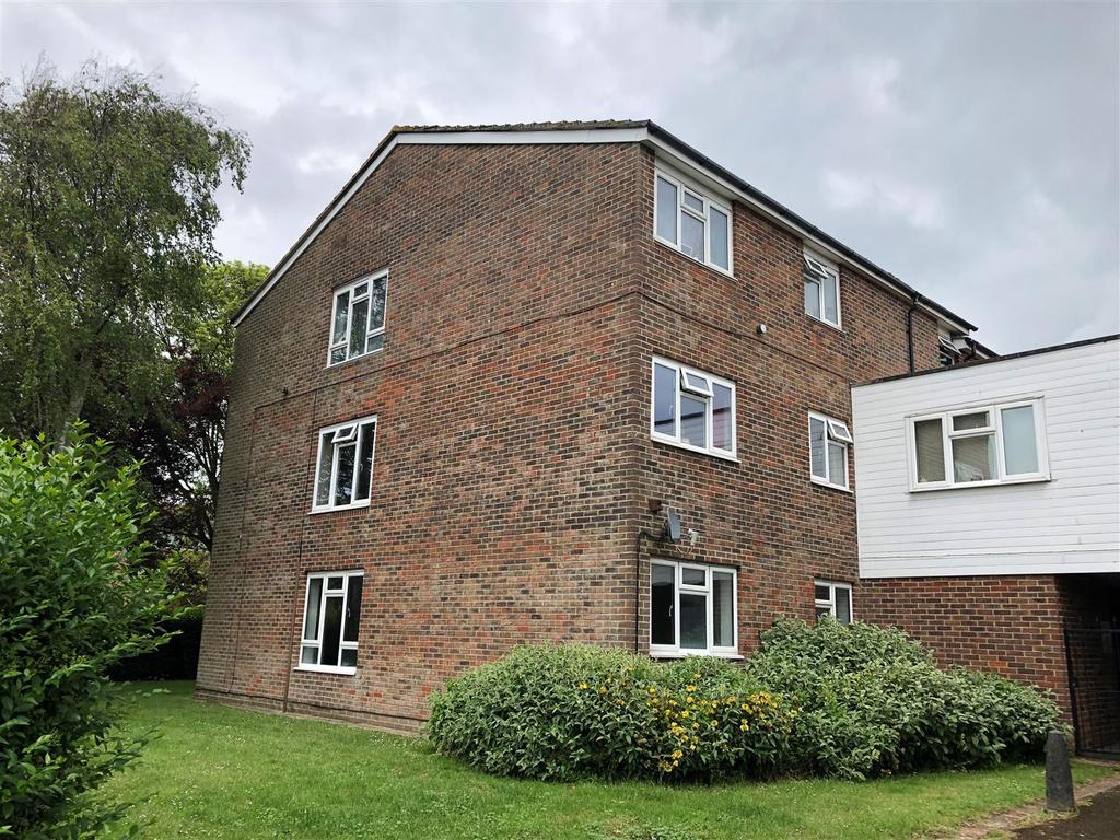 Sackville Road, Worthing 2 bed flat £995 pcm (£230 pw)