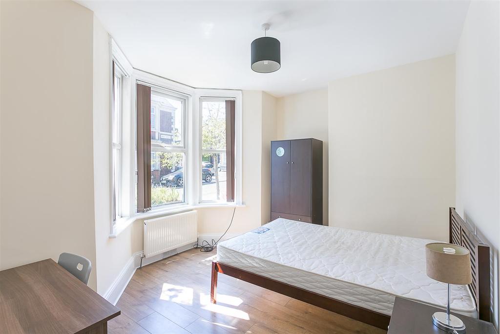 Amble Grove, Sandyford, Newcastle upon Tyne 6 bed house £350,000