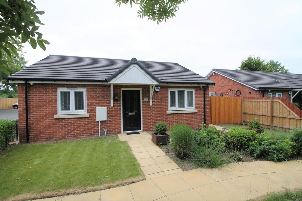Yarm Road, Eaglescliffe... 2 bed detached bungalow £55,000