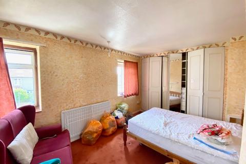 12 Amersham Walk, Romford, RM3 9JH