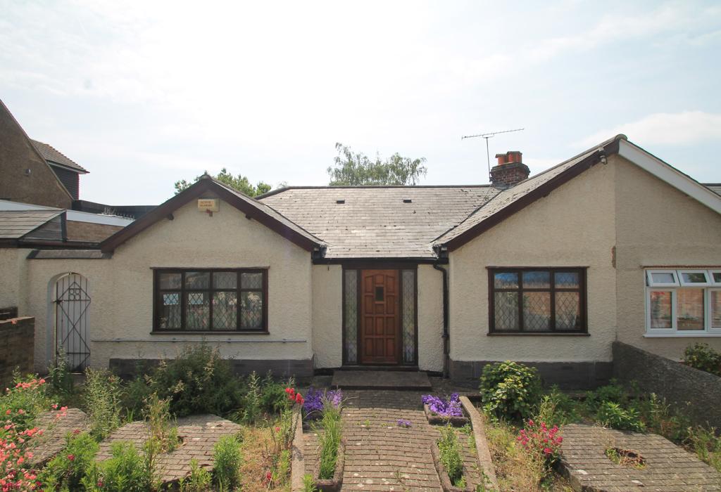 Cross Lane East, Gravesend, DA12 5QN 2 bed bungalow £400,000