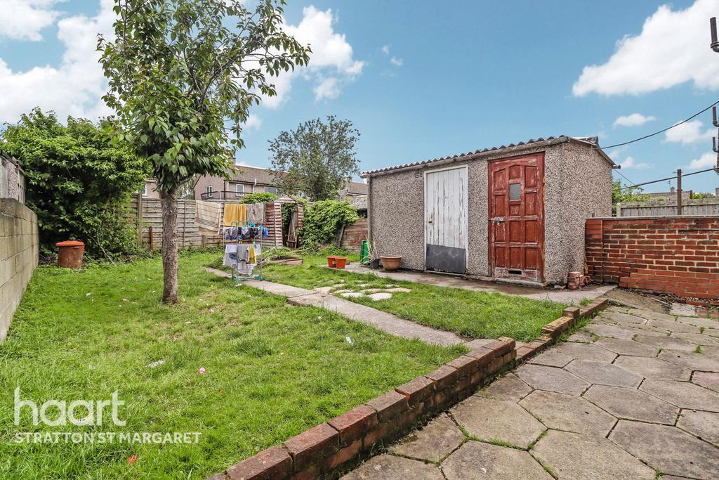 Banwell Avenue, Swindon 2 bed end of terrace house £180,000