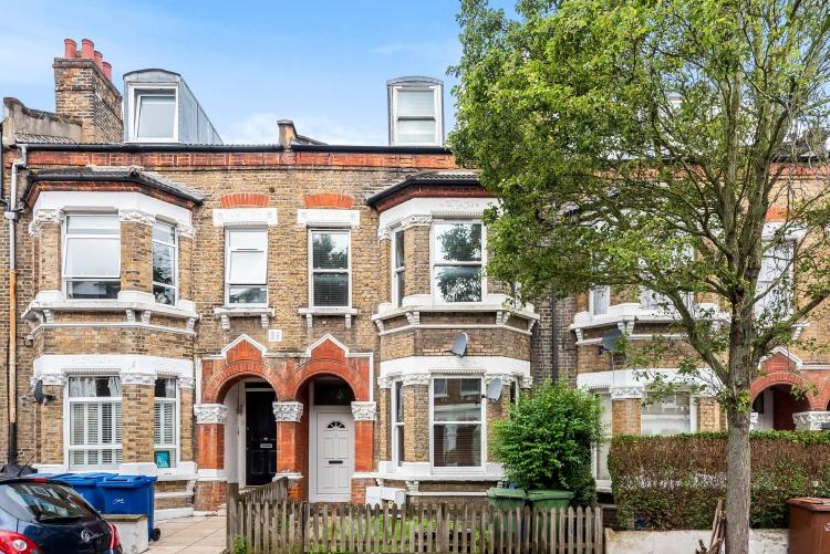 Shenley Road London SE5 3 bed apartment £1,850 pcm (£427 pw)