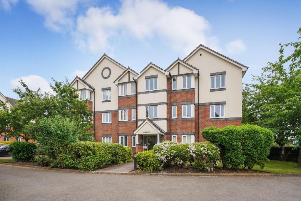 Roydon Court, Mayfield Road, WaltonOnThames, KT12 1 bed flat £279,950