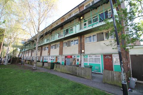 100 Star Lane, London, E16 4PR