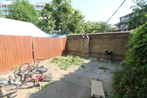 100 Star Lane, London, E16 4PR