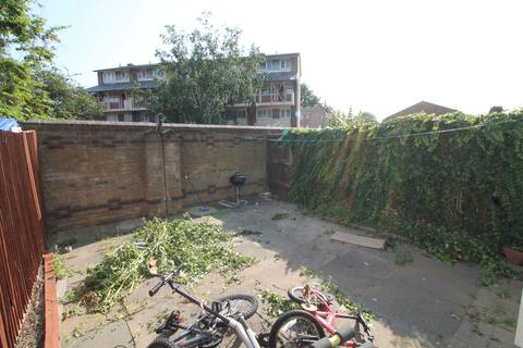 100 Star Lane, London, E16 4PR