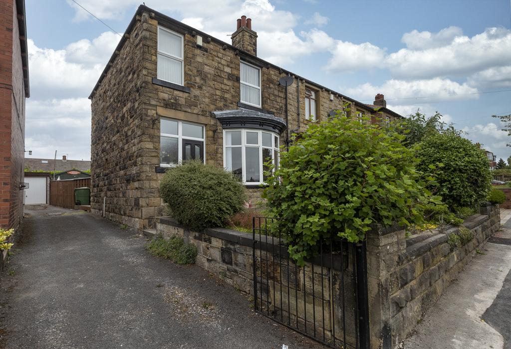 Lane, Dewsbury, WF12 7DX 3 bed semidetached house £180,000