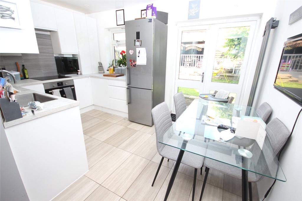 Crossfields, Loughton, IG10 3 bed terraced house £500,000