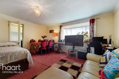 65 Highfield Hill, London, SE19 3PT