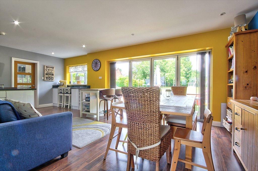 Farm Street, Fladbury, Pershore, WR10 5 bed detached house £825,000