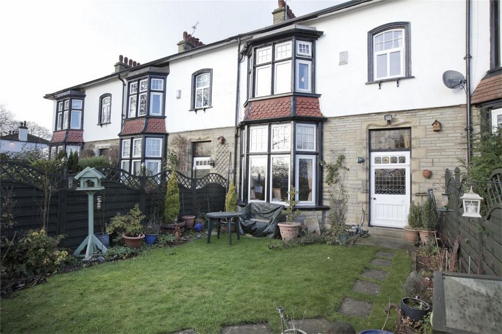 Wakefield Road, Lightcliffe, Halifax, West Yorkshire 4 bed terraced house £239,950