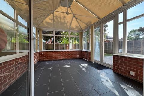 3 bedroom townhouse to rent, Steeple Way, Stoke-on-Trent, ST4