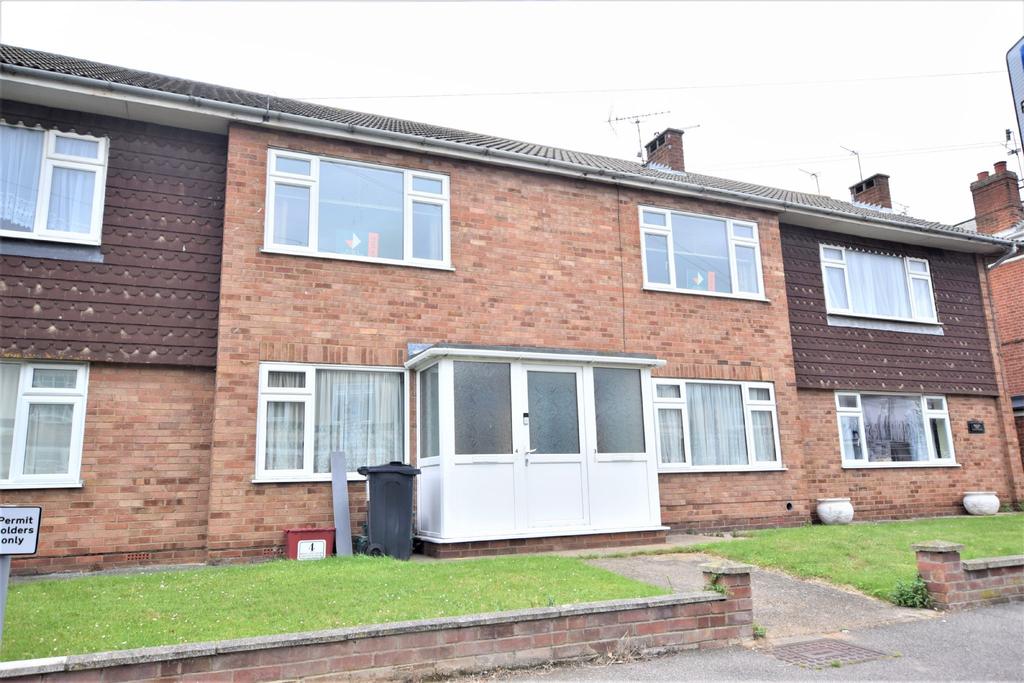 36 Chapman Road, ClactononSea 2 bed flat £145,000