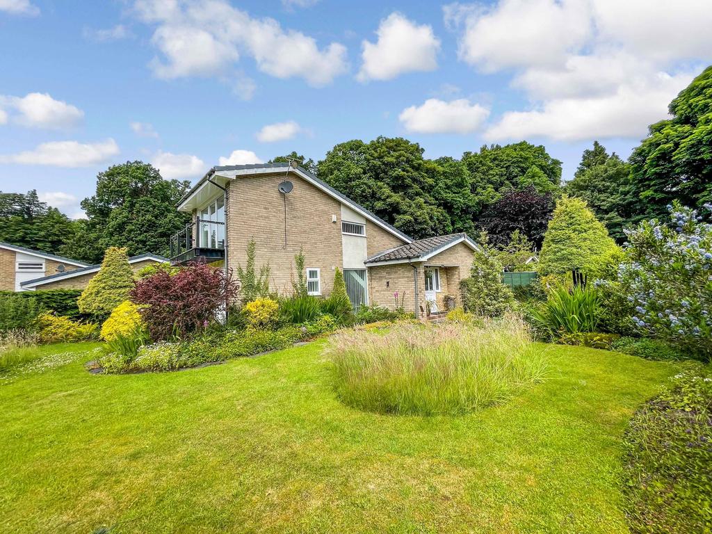 Lorimers Close, Peterlee, Durham, SR8 2NH 3 bed detached house £300,000