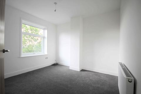 30 Crosshills Mount, Greetland, Halifax, HX4 8HS